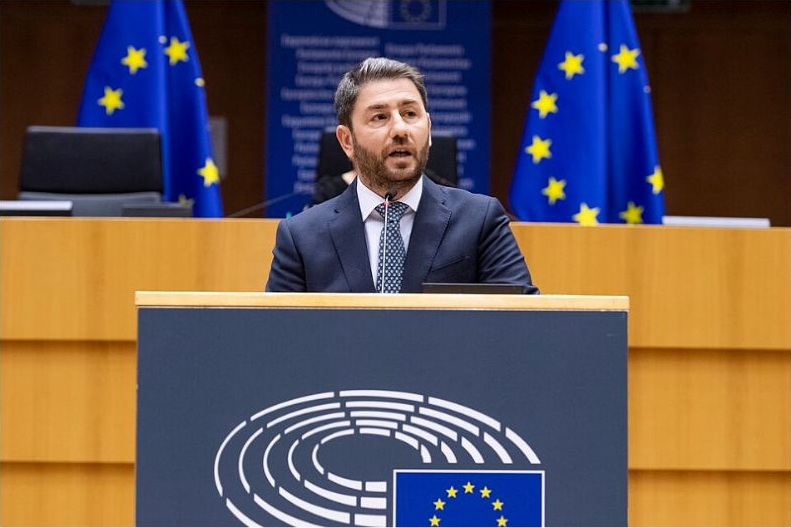 Φωτογραφία αρχείου του Νίκου Ανδρουλάκη σε βήμα του Ευρωπαϊκού Κοινοβουλίου.
