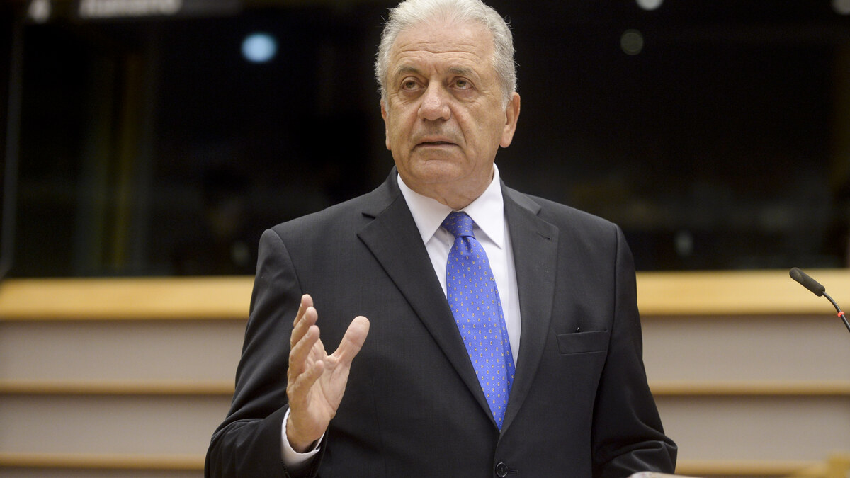 Ο Δημήτρης Αβραμόπουλος μιλά σε συνεδρίαση του Ευρωπαϊκού Κοινοβουλίου