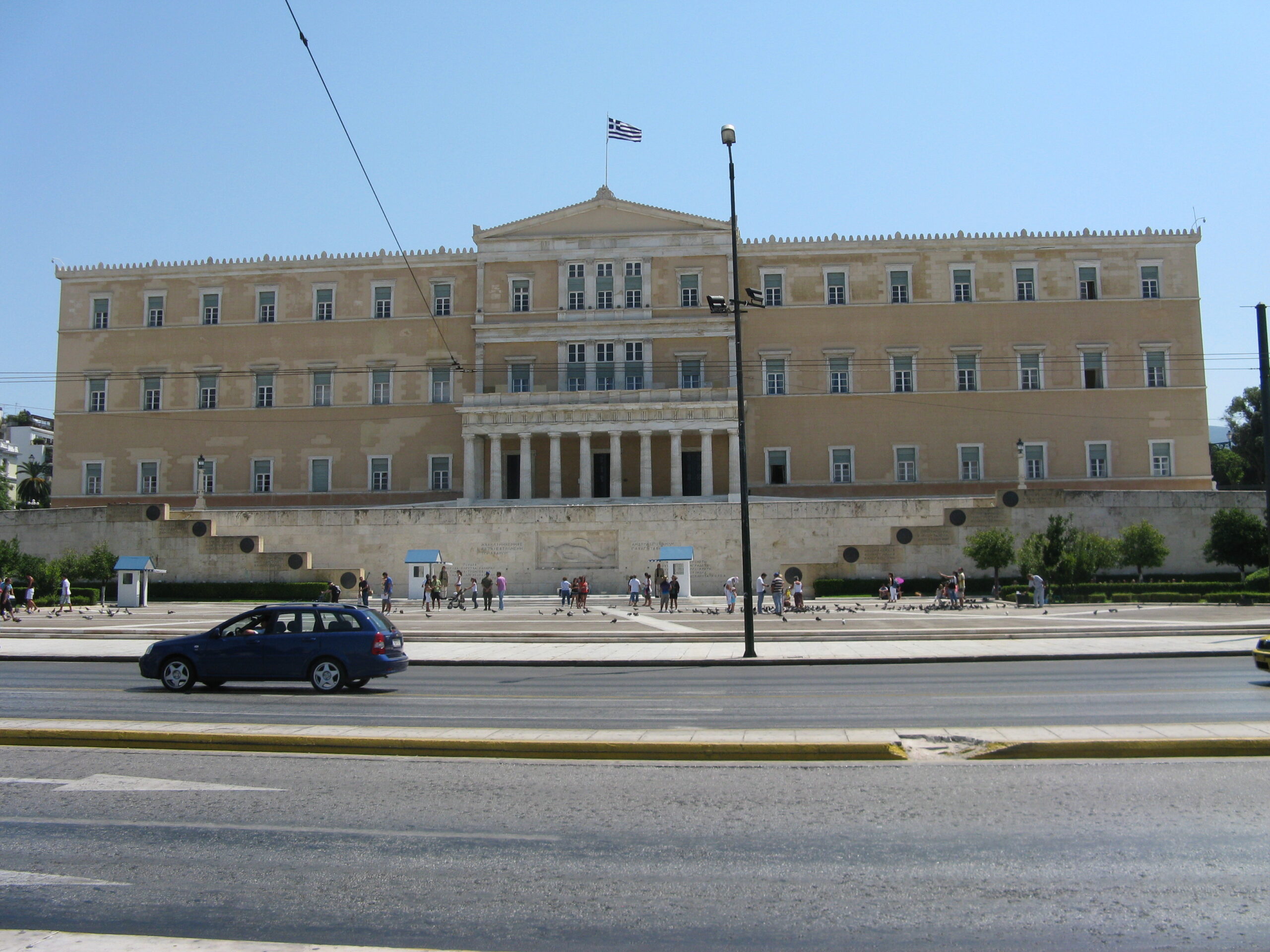 Αυθεντική γενική φωτογραφία αρχείου του κτιρίου της Βουλής στην πλατεία Συντάγματος.