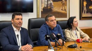 Ο Αλέξης Τσίπρας σε συνάντηση με εργαζόμενους της ΔΥΠΑ