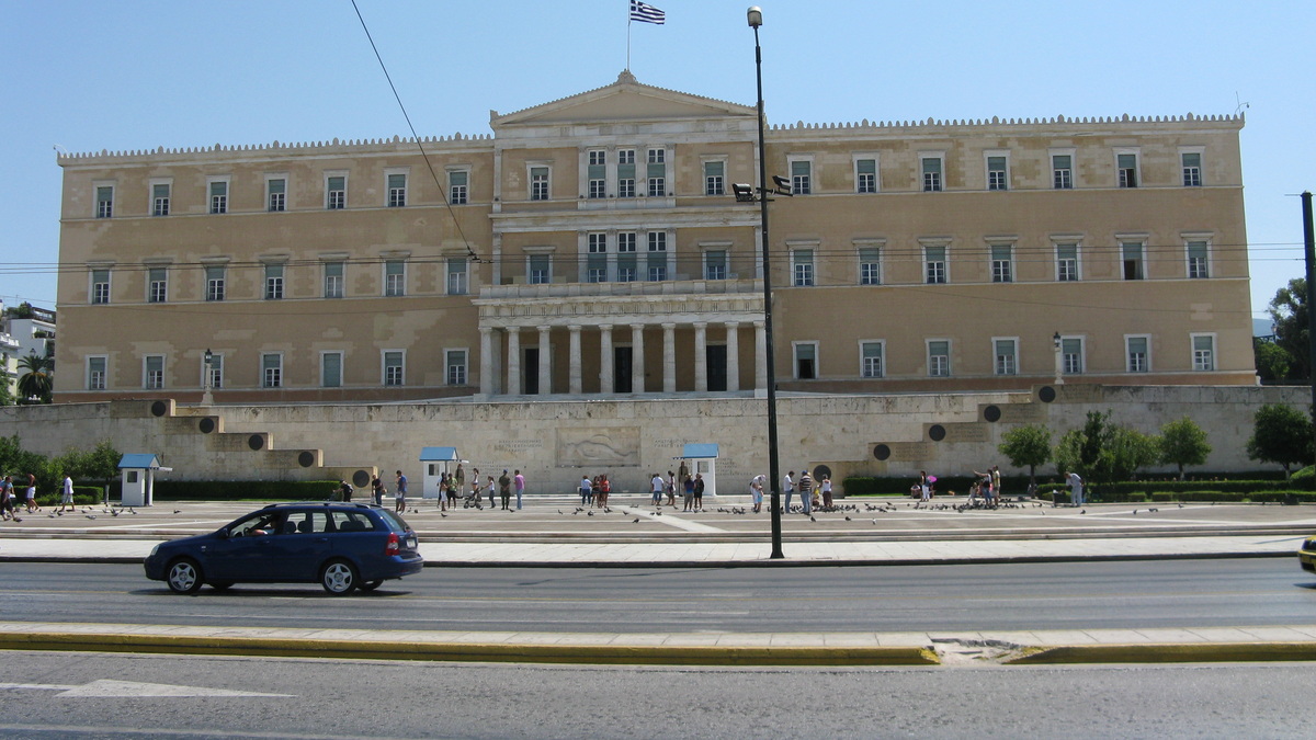 Αυθεντική γενική φωτογραφία αρχείου του κτιρίου της Βουλής στην πλατεία Συντάγματος.